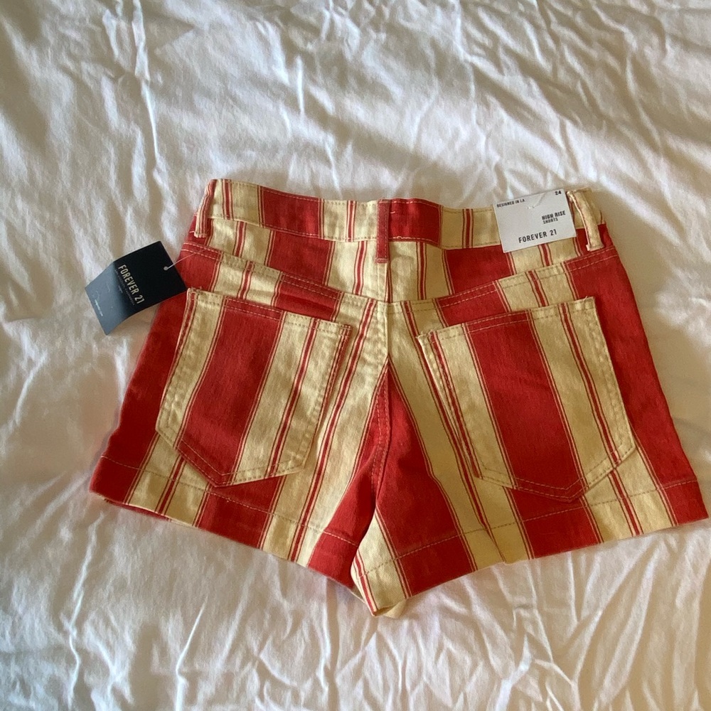 Shorts - Picture 2 of 5